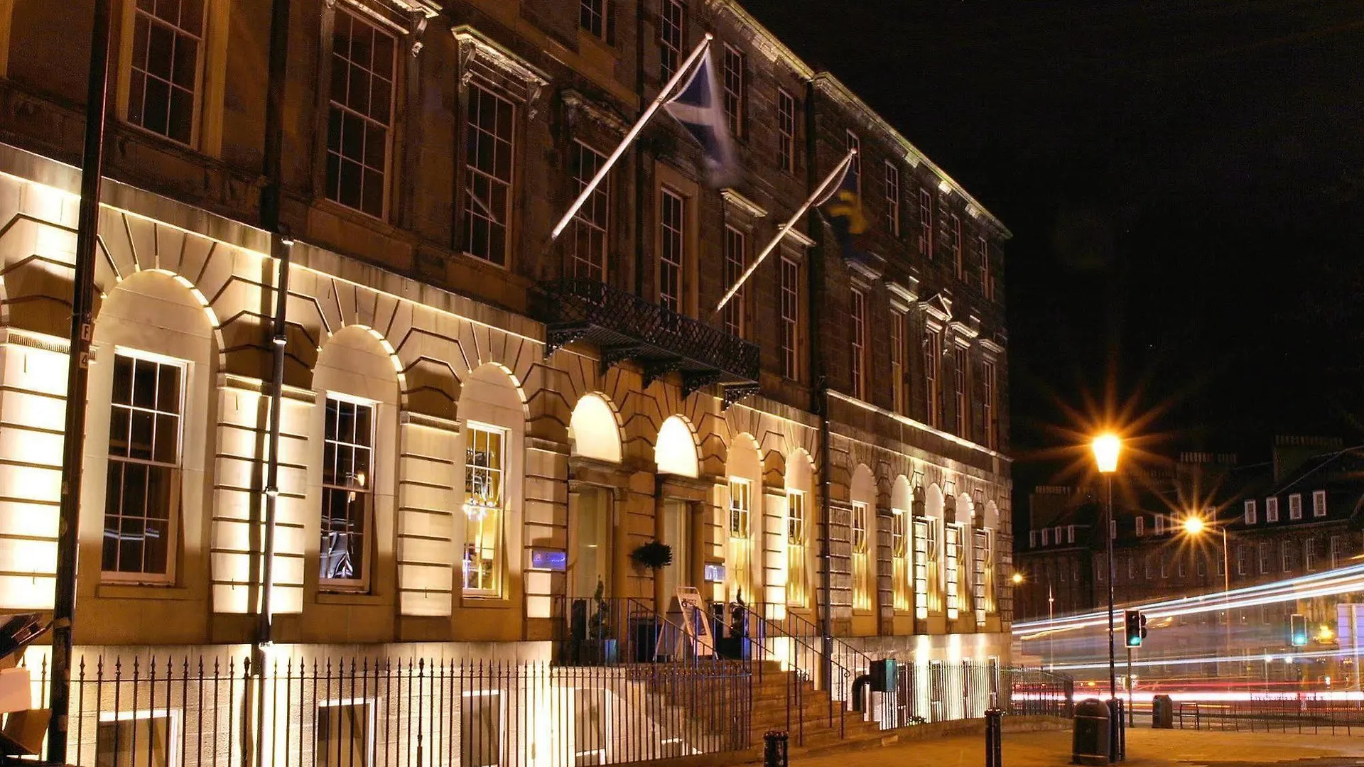 Holiday Inn Express Edinburgh City Centre By Ihg 3*,
