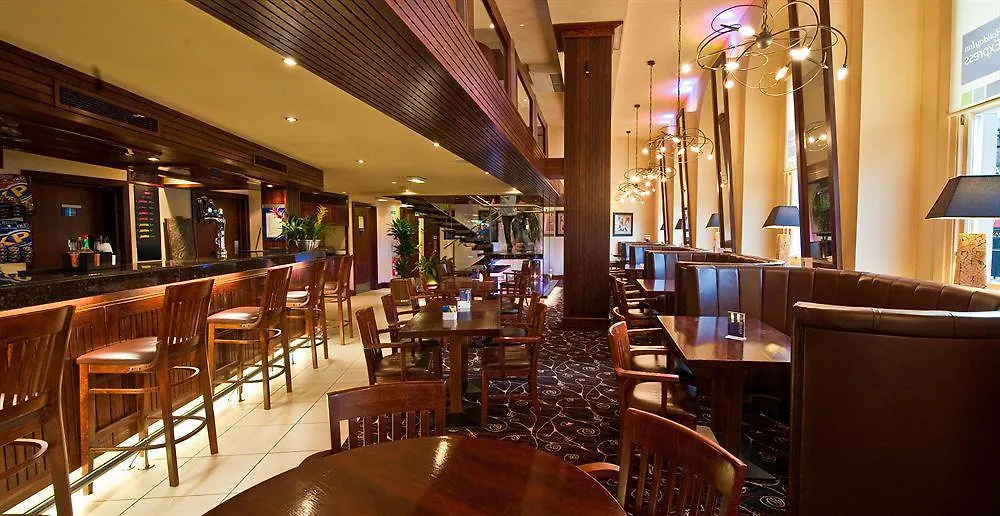Holiday Inn Express Edinburgh City Centre By Ihg 3*,