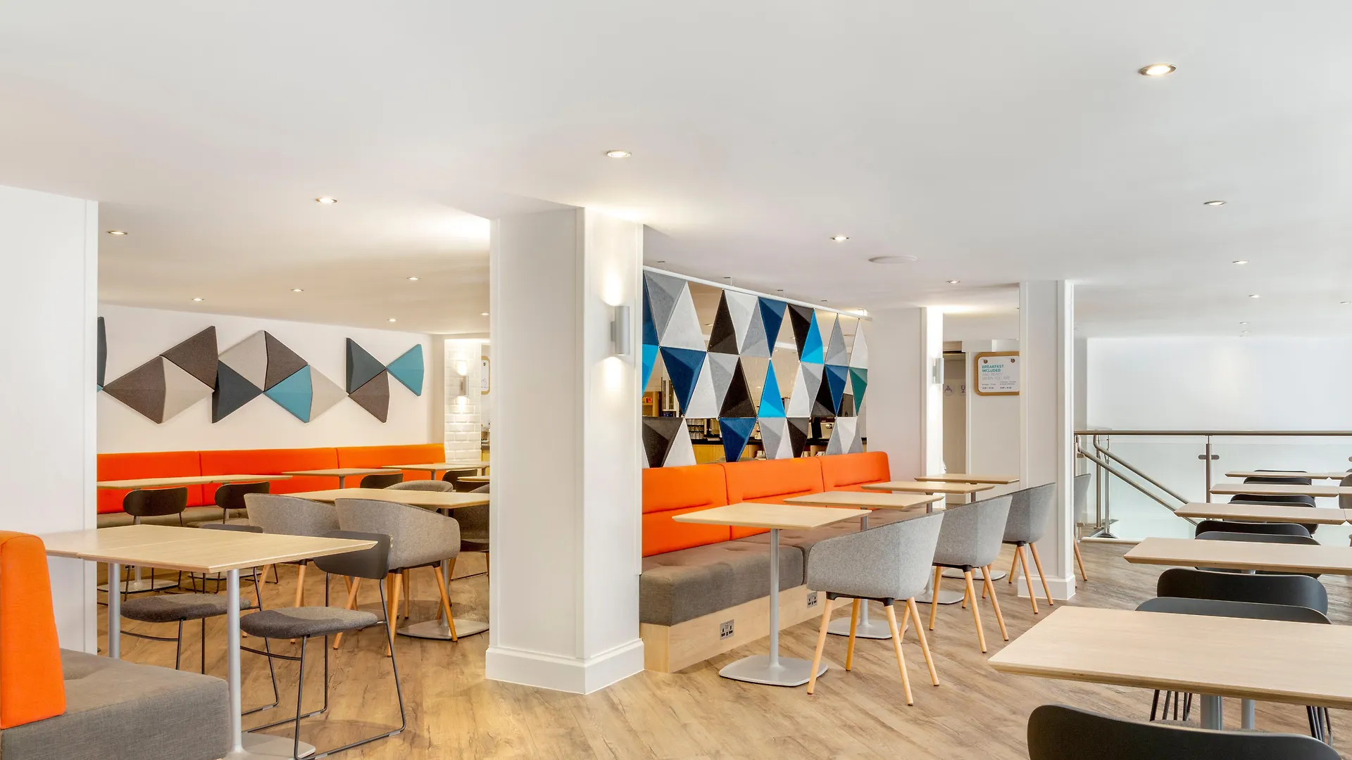 Holiday Inn Express Edinburgh City Centre By Ihg 3*,  United Kingdom