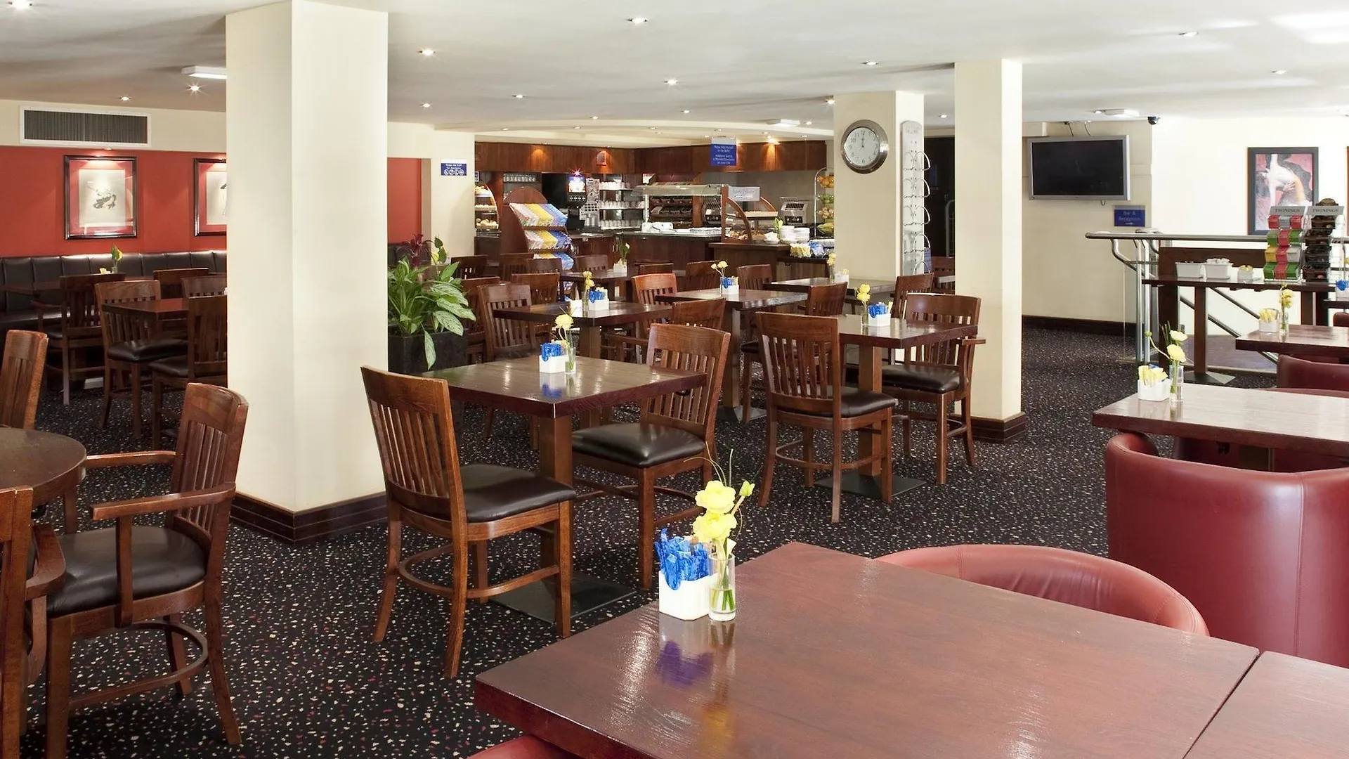 Holiday Inn Express Edinburgh City Centre By Ihg 3*,