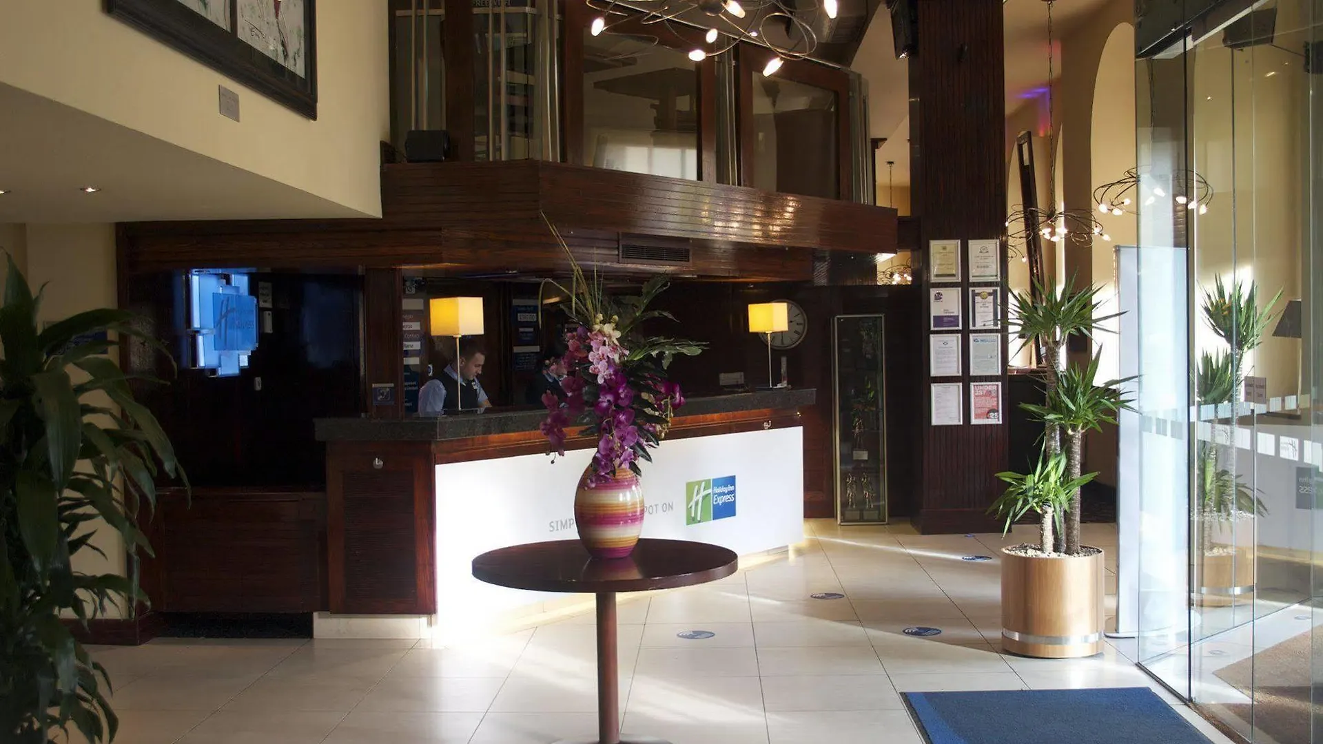 Holiday Inn Express Edinburgh City Centre By Ihg Hotel