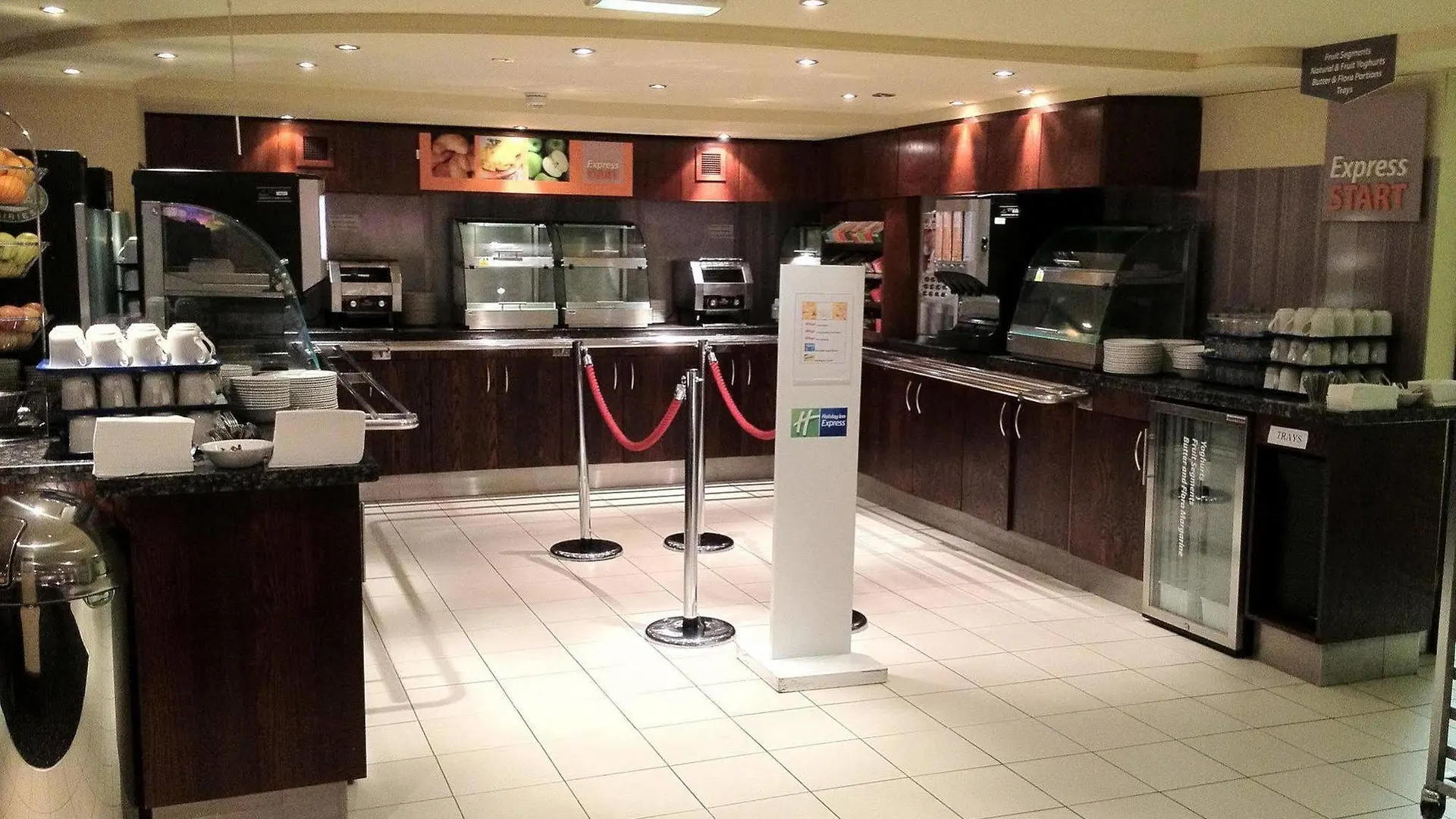 Holiday Inn Express Edinburgh City Centre By Ihg 3*,