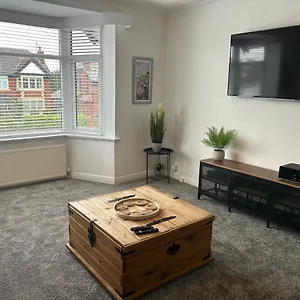 light-and-spacious-highcross-apartment.hotelsin-chester.com/