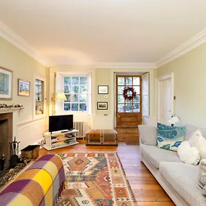 Joivy Beautiful Apartment, Private Garden, Calton Hill Edinburgh