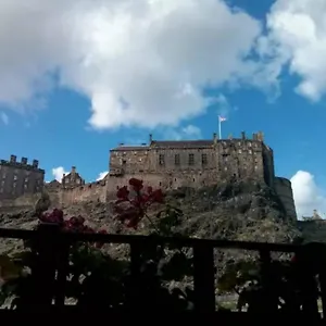 Joivy Stylish Castle View Edinburgh
